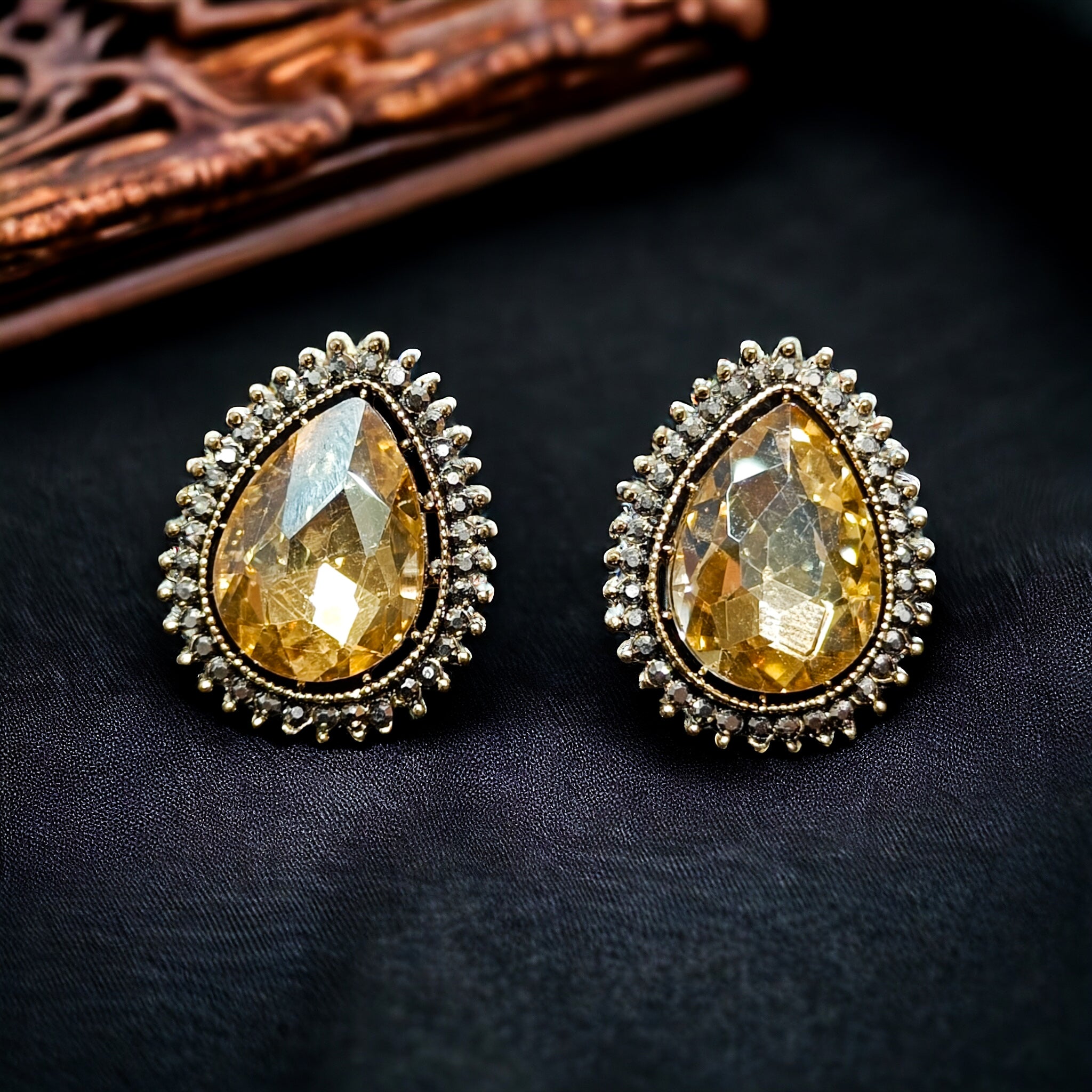 FW Golden Oxidized Stud