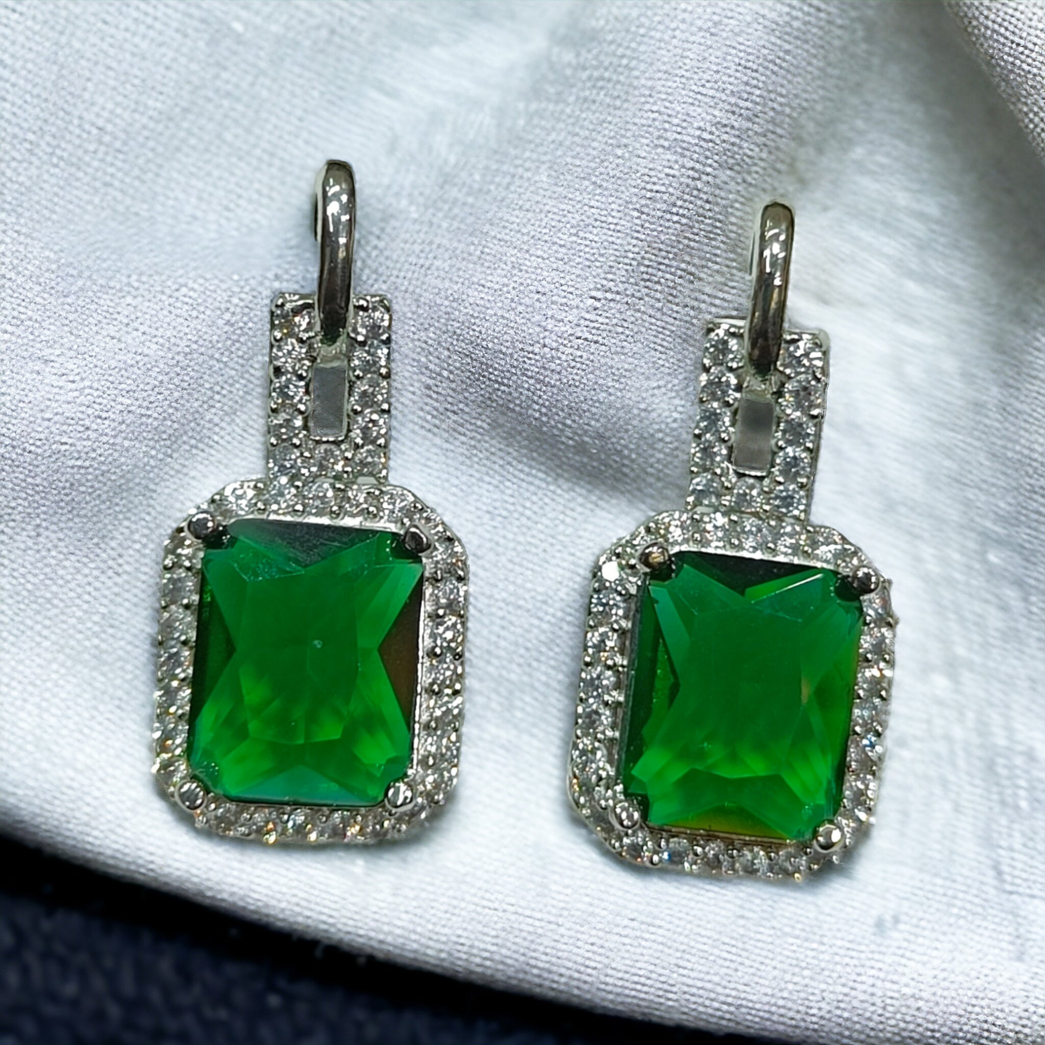 FW CZ Emerald Stone Rhodium Plated Chain Pednant with Earrings