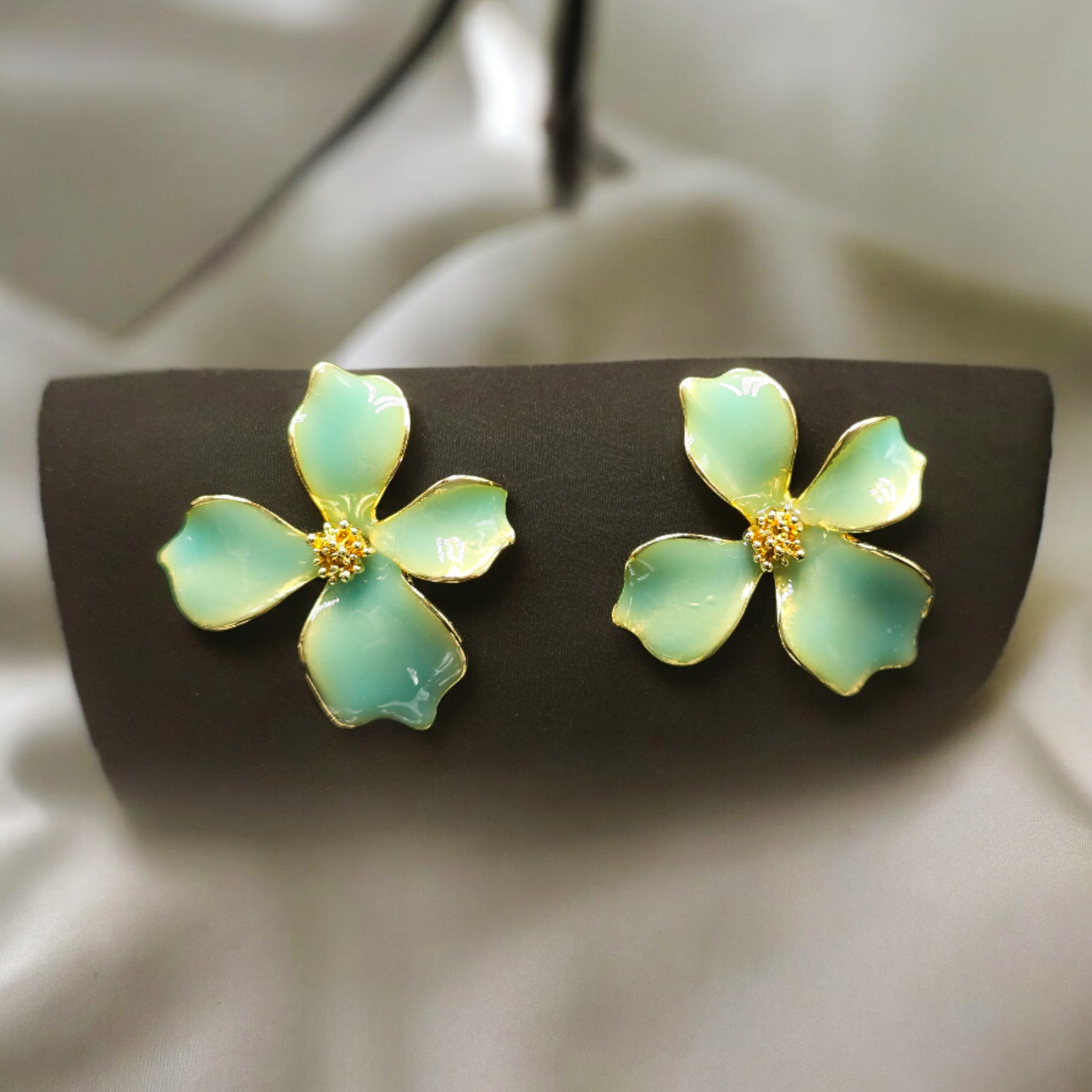 FW Pastel Green Voguish Flower Studs