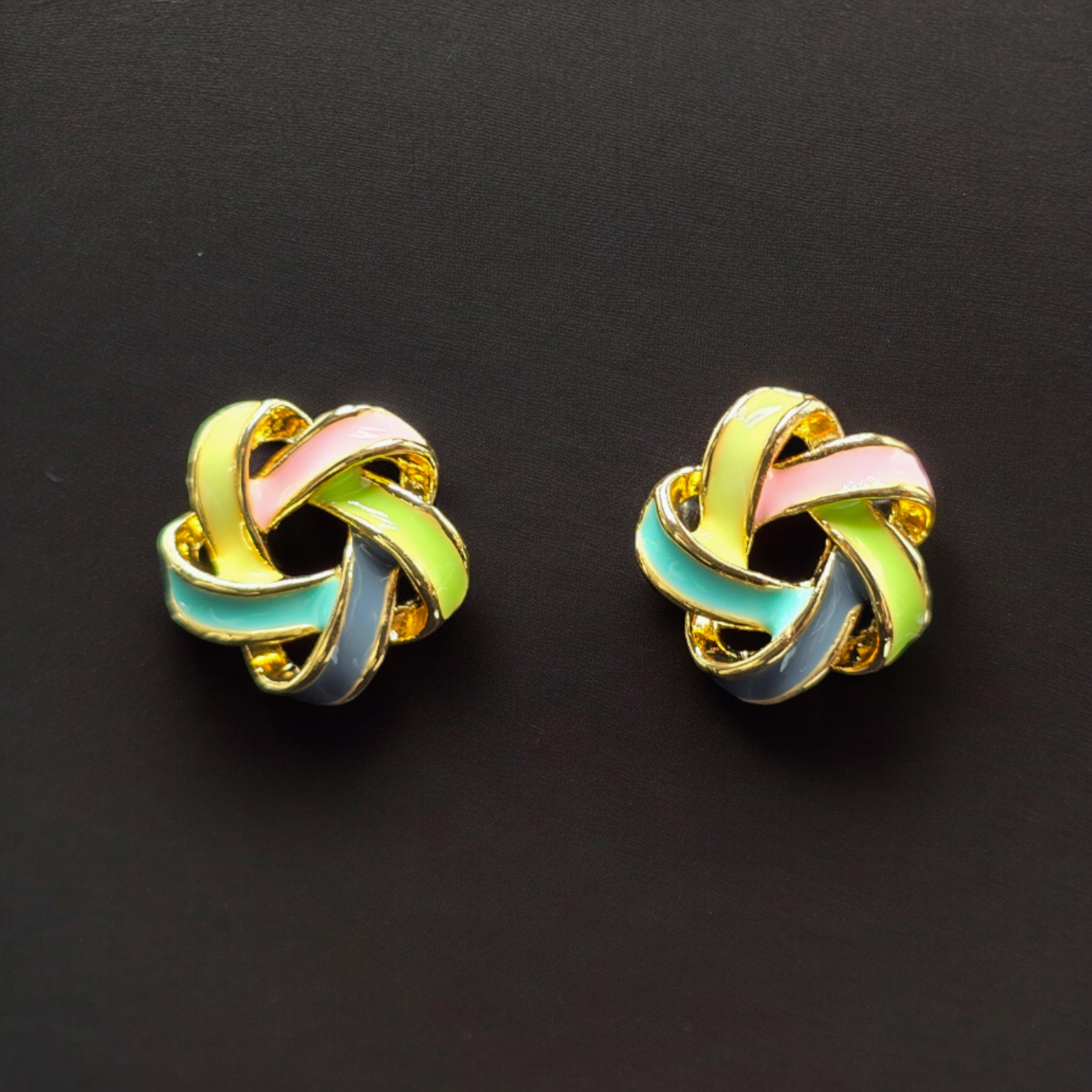 FW Multicolor Voguish Studs