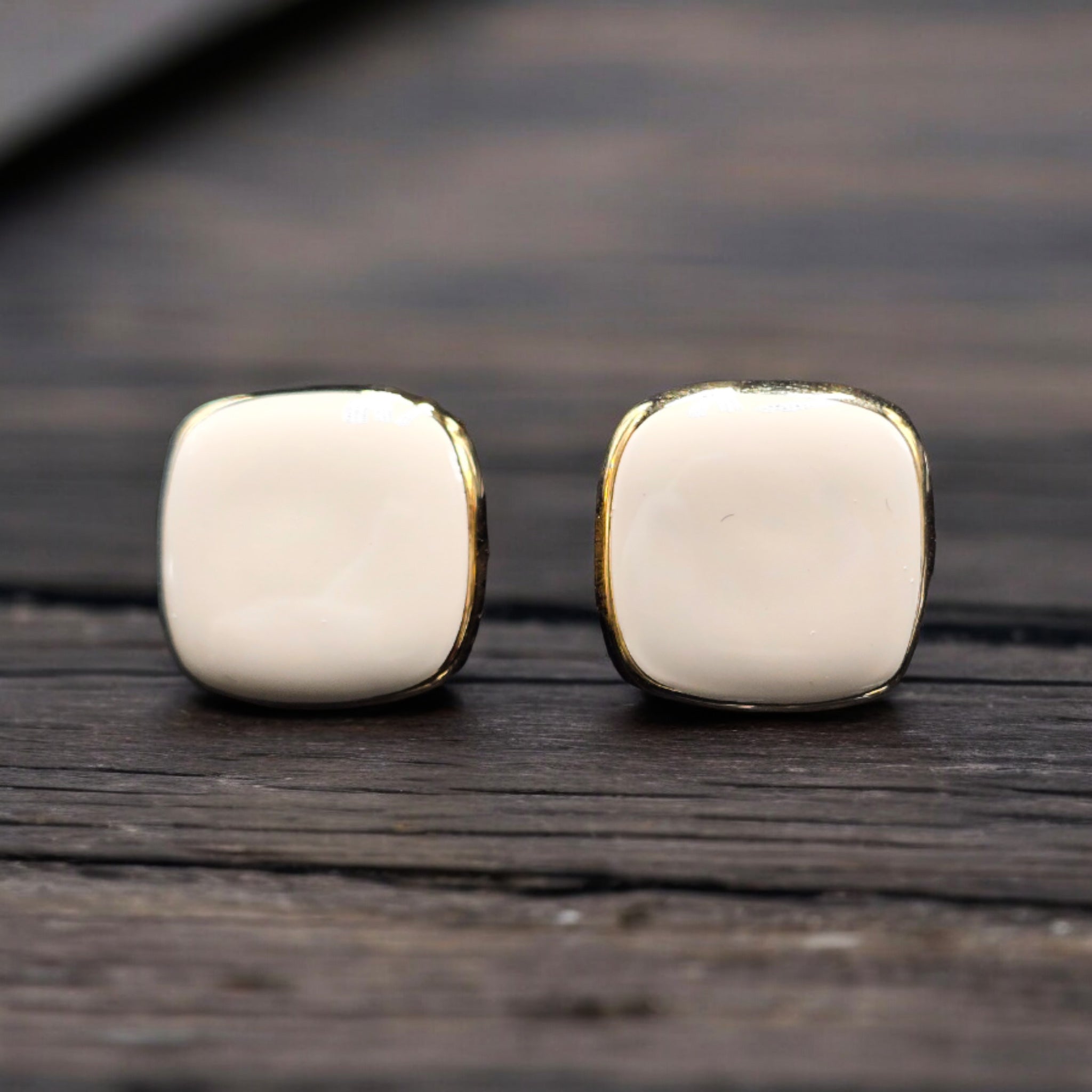 FW Voguish Cream Color Studs