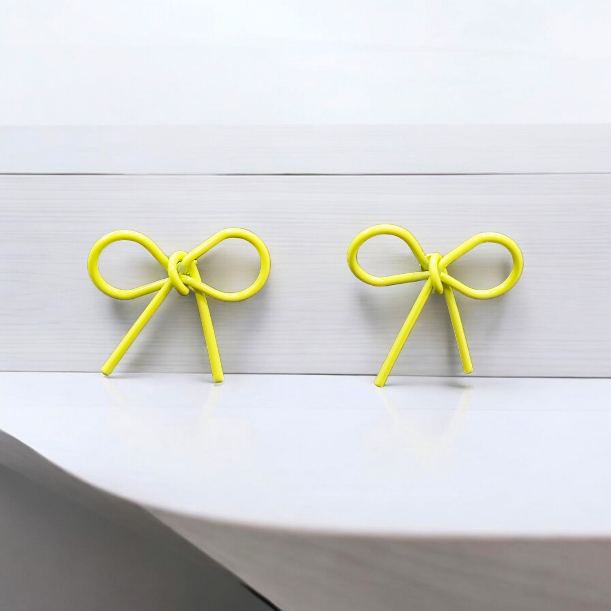 FW Yellow Knot Stud