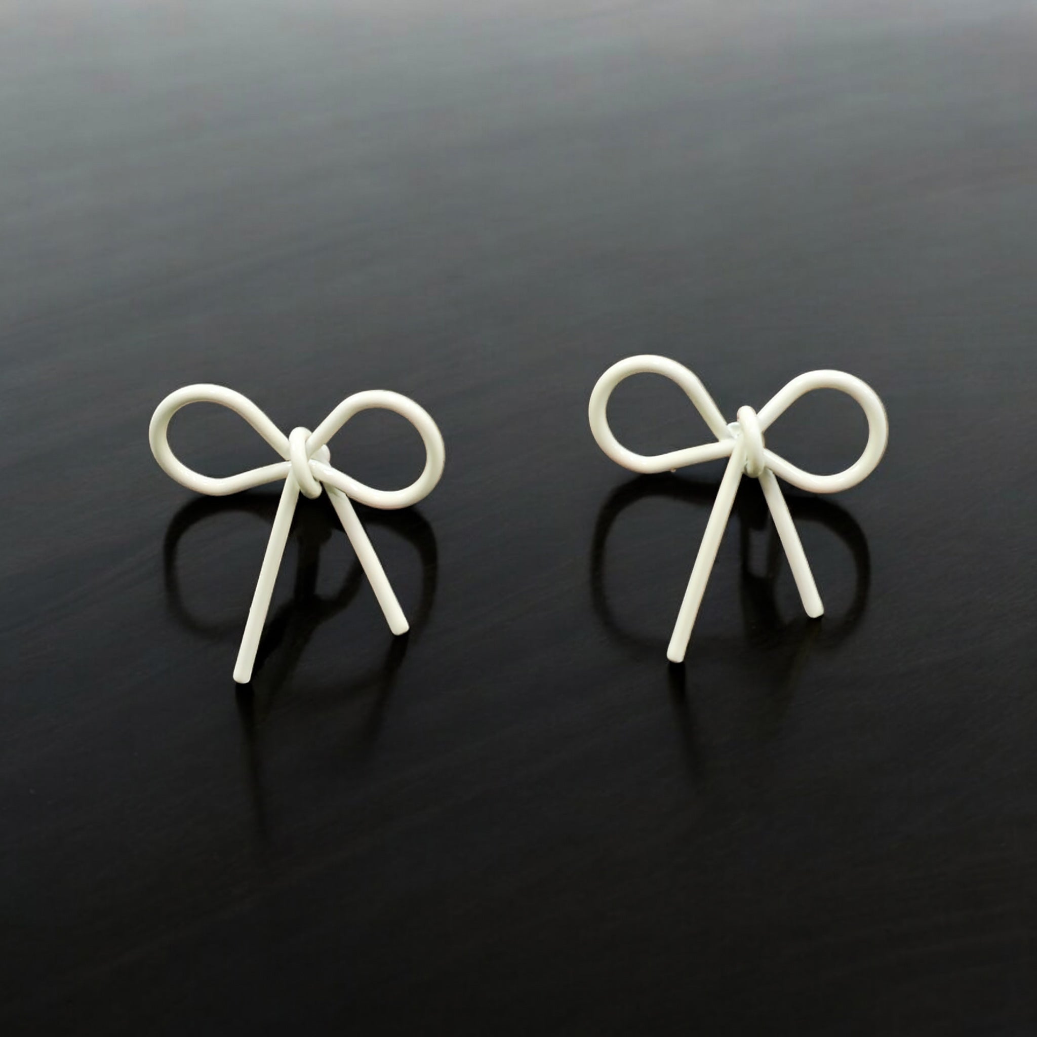 FW White Knot Stud