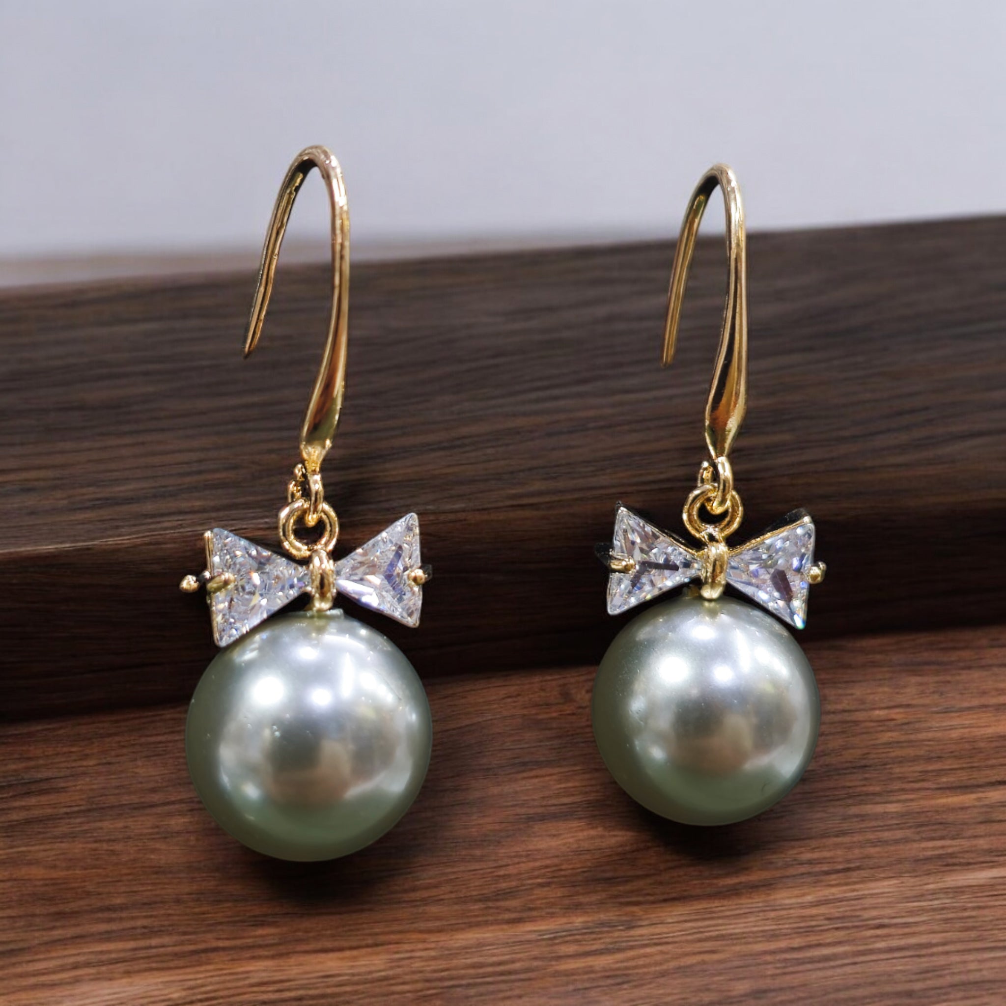 FW Grey Pearl Dangling Earrings