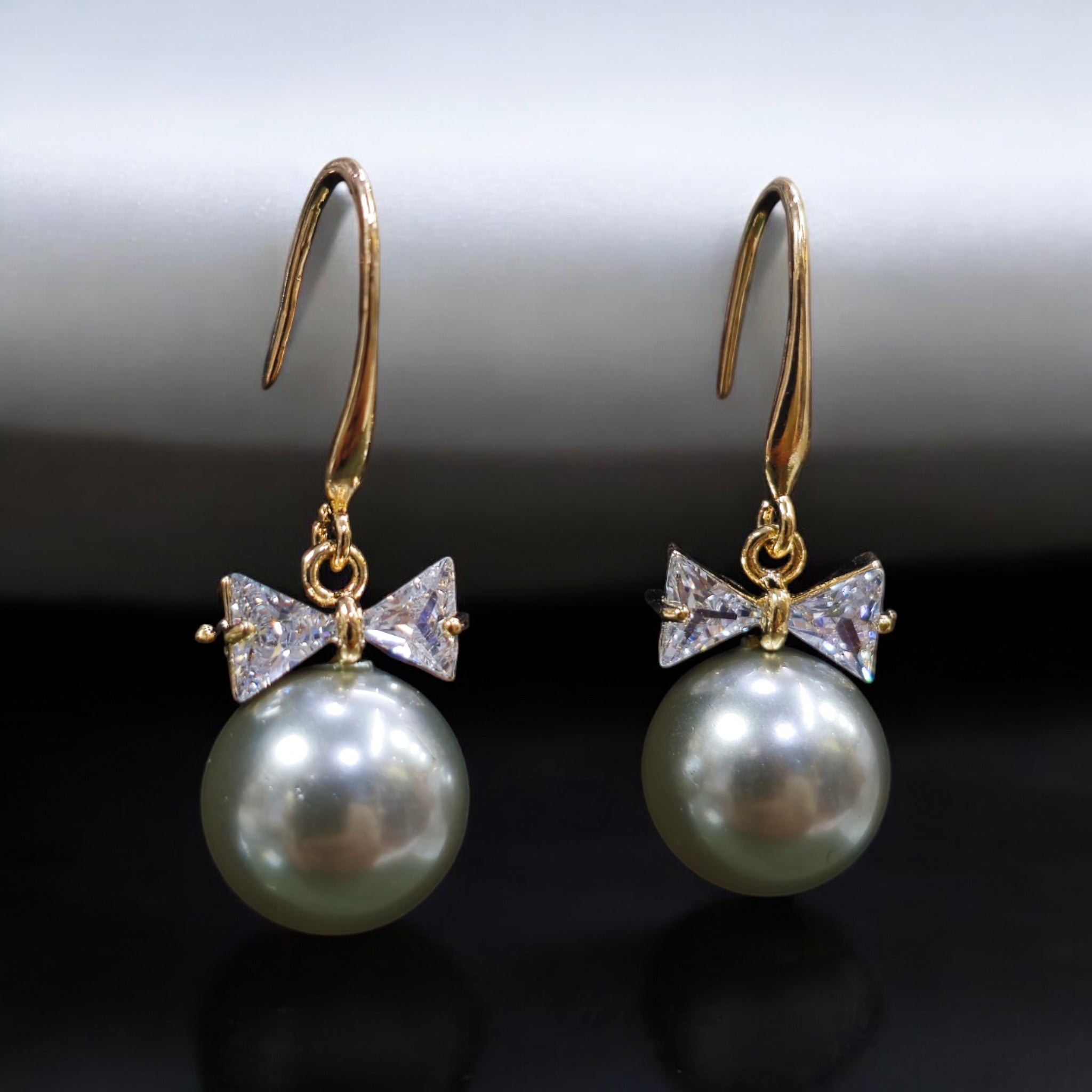 FW Grey Pearl Dangling Earrings