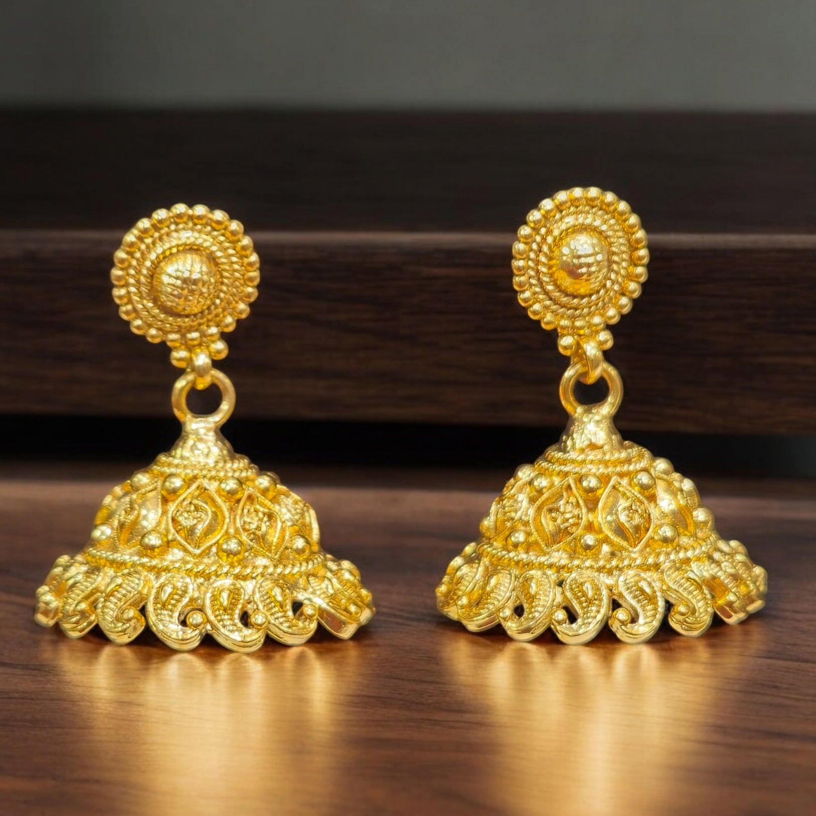 FW Gold Plated Antique Necklace with Earrings & Mangtikka